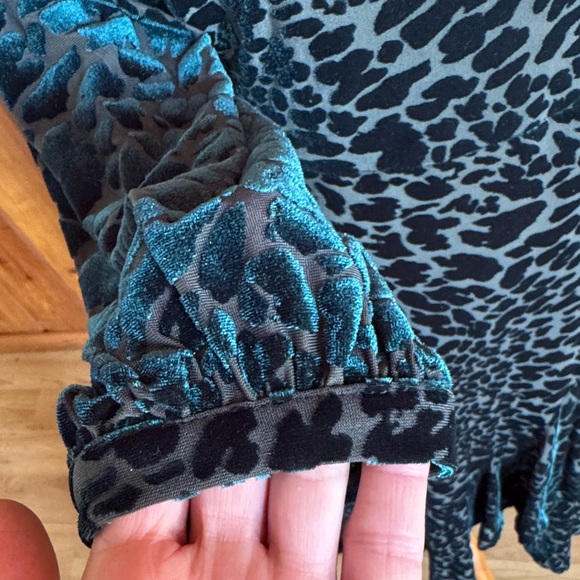 Calvin Klein size 4 velvet burnout Green Animal Print Long Sleeve Dress - Picture 7 of 12